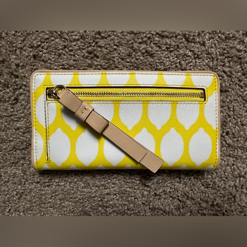 Kate Spade Lemon Grant Street Grainy Yellow Vinyl Neda Wallet - Picture 2 of 3